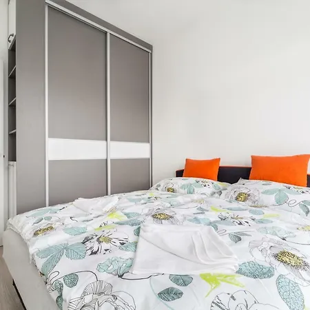 Bpr Chic White With Terrace & A/c & Garage Apartment *